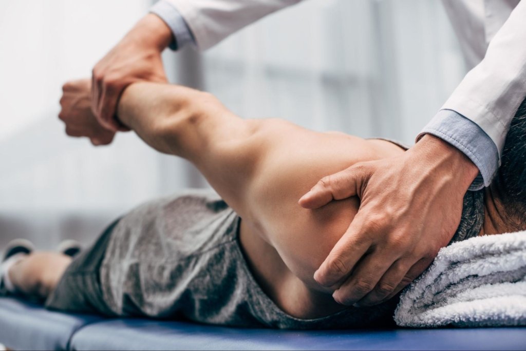 What is the difference between physiotherapy and chiropractic?